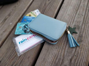 Impermables desechables Raincard que caben en tu cartera